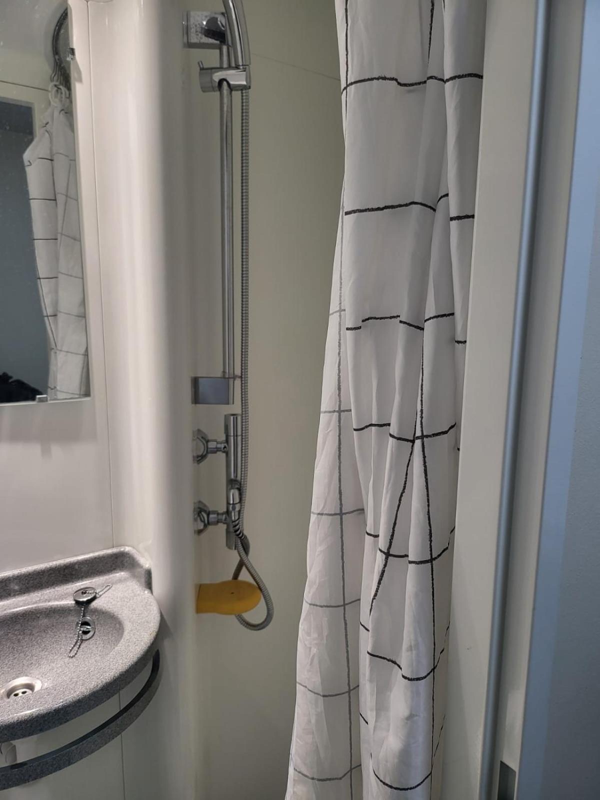 Apartment Comfort Meets Convenience *
