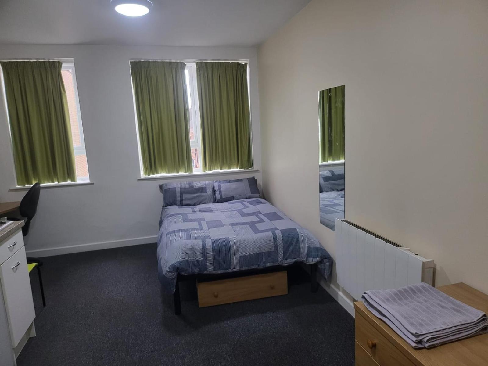 Apartment Comfort Meets Convenience *